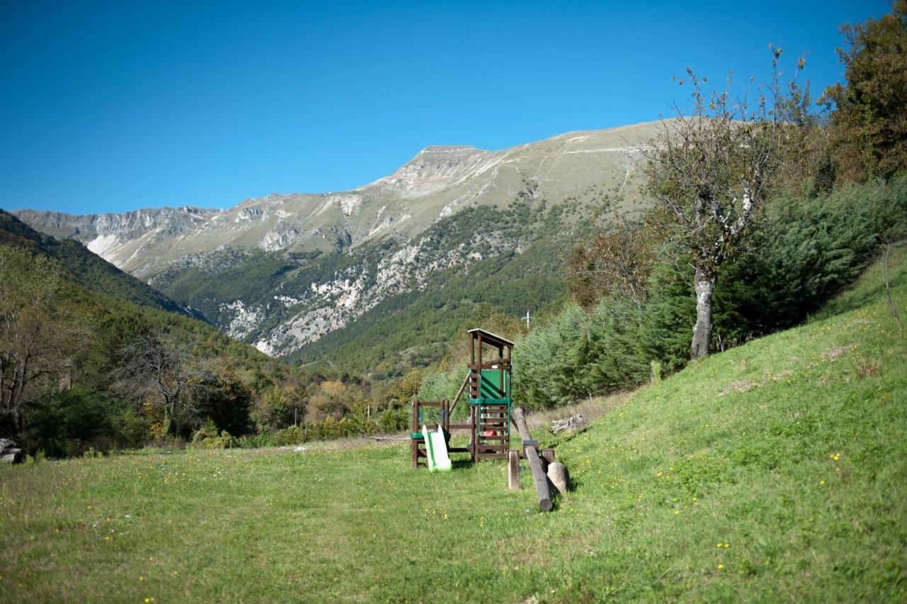 La Baita Di Pilato Montemonaco Kültér fotó
